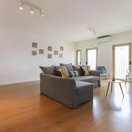 Modern & Bright Avenidas Novas By Homing *