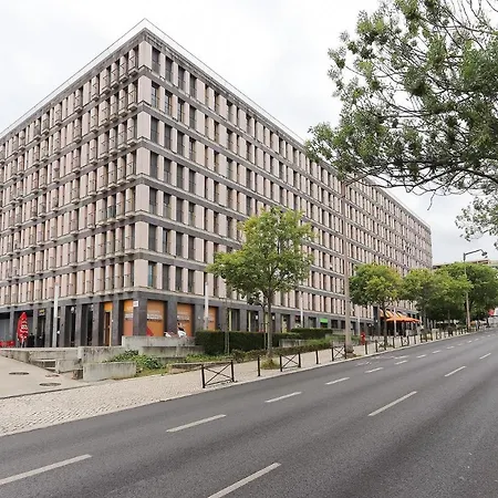 Modern & Bright Avenidas Novas By Homing *