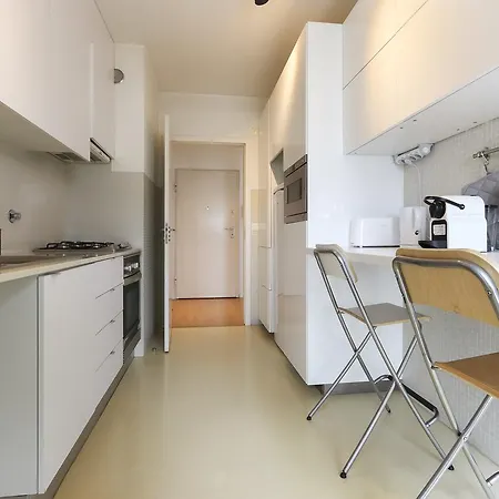 Modern & Bright Avenidas Novas By Homing Lisbon