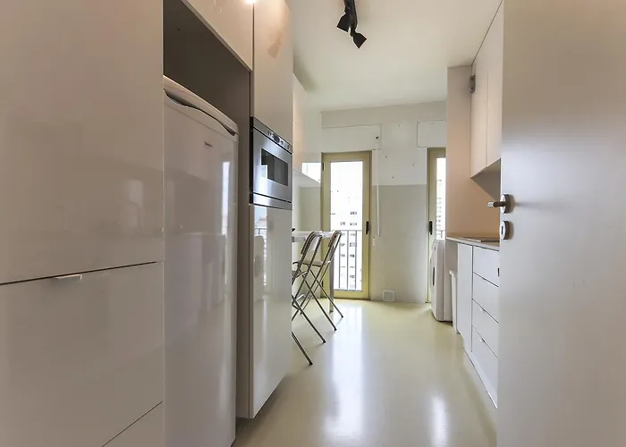 Modern & Bright Avenidas Novas By Homing Lisboa